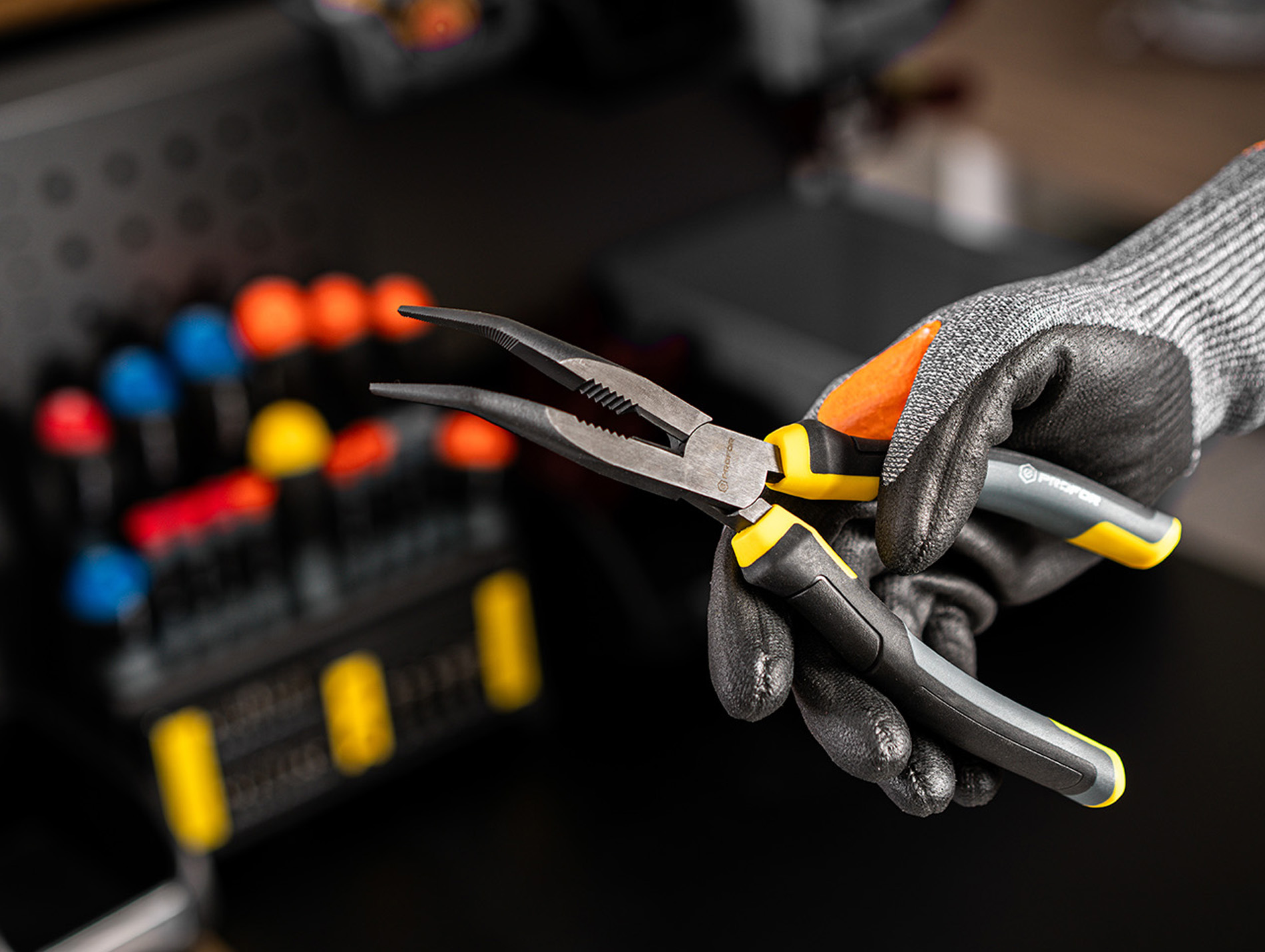 Pince à bec coudé PROFOR 200 mm