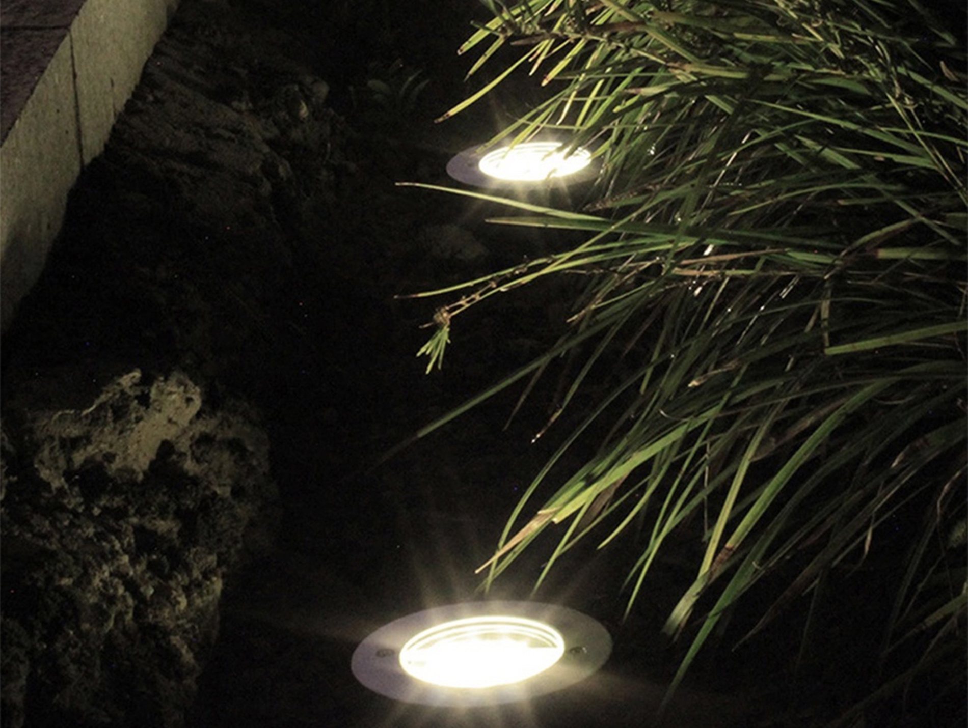 Lot de 2 spots solaires LED