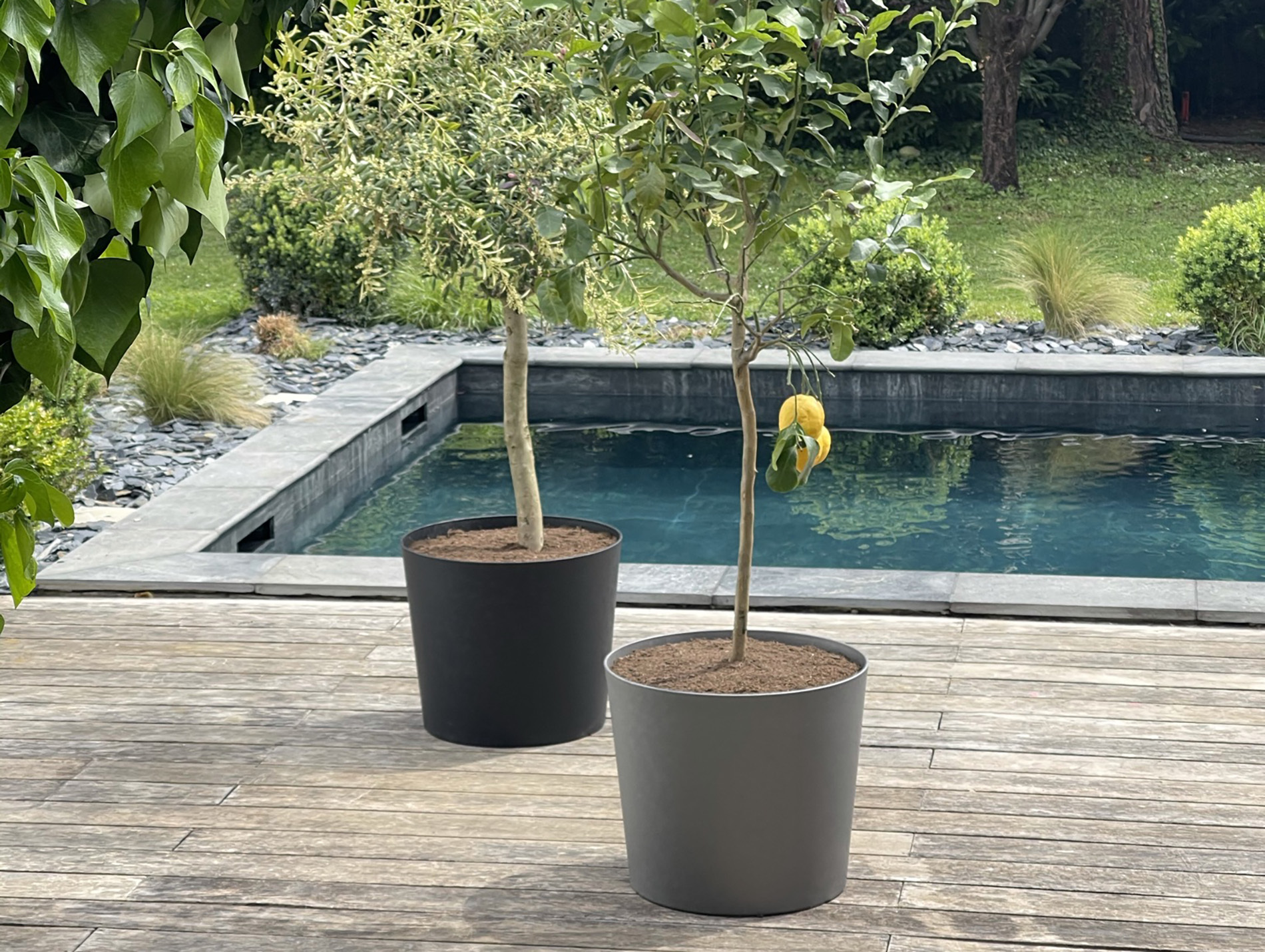 Pot POETIC Element conique noir Ø50cm 62,2l