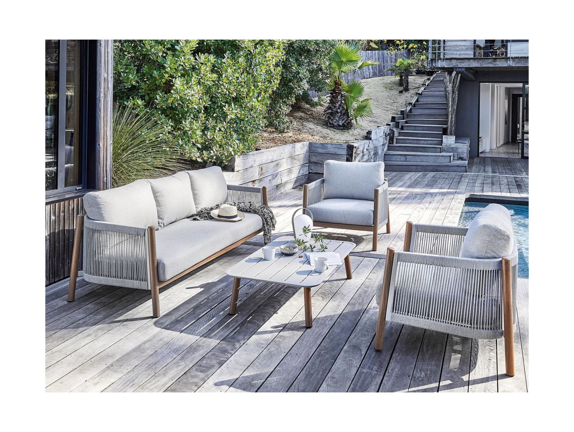 Salon de jardin bas aluminium tressé avec coussins Dériveur