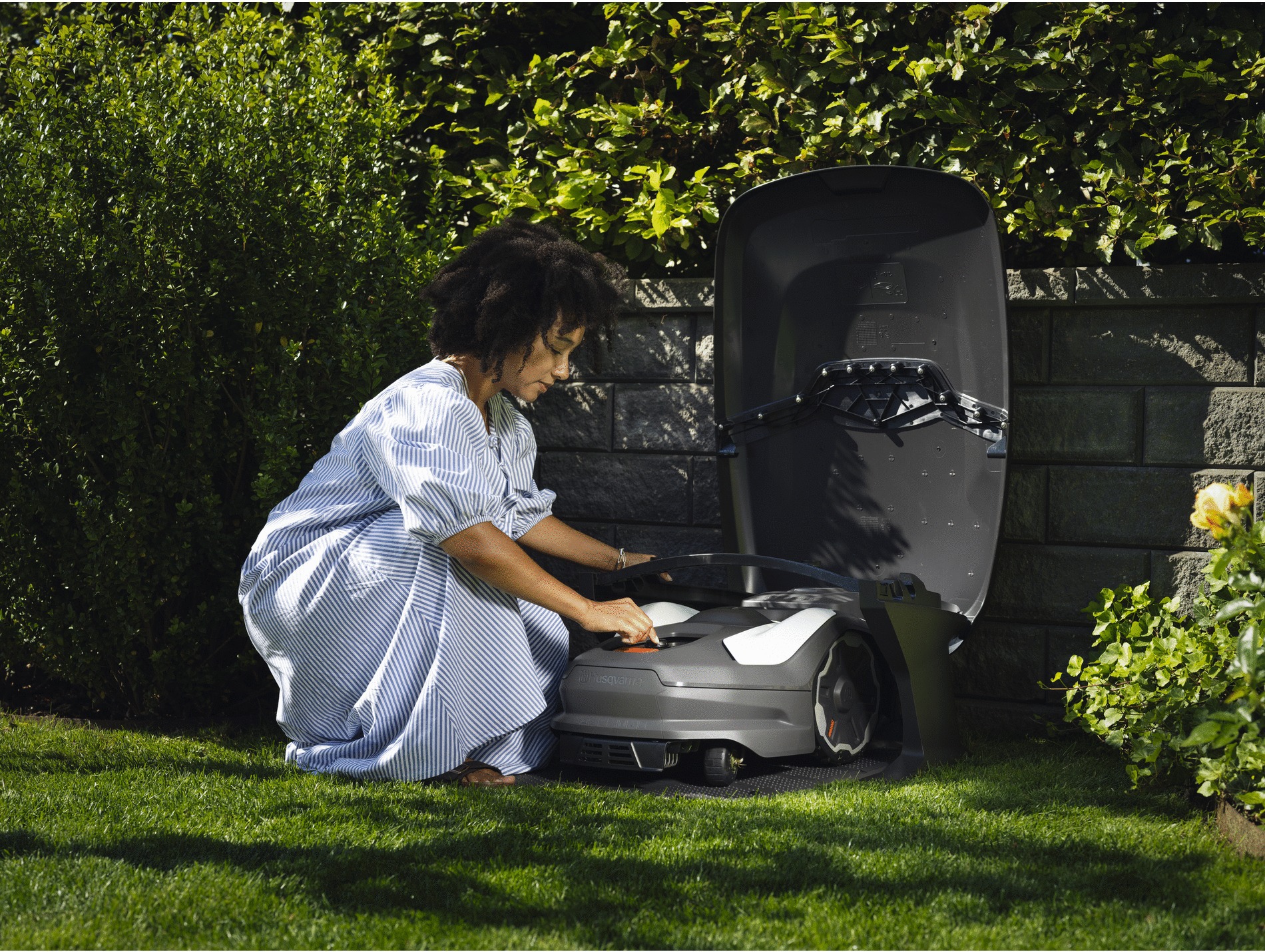 Abri pour robot tondeuse HUSQVARNA L 435X AWD