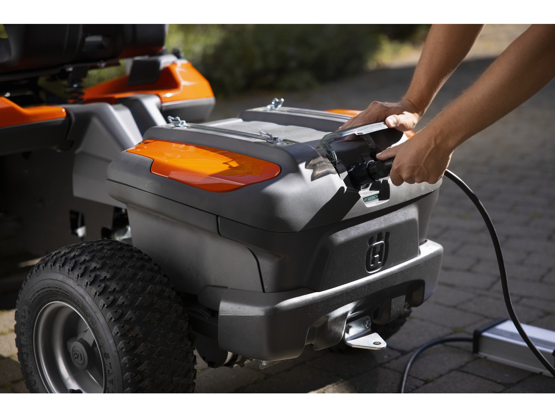 Chargeur de batteries HUSQVARNA PS300C
