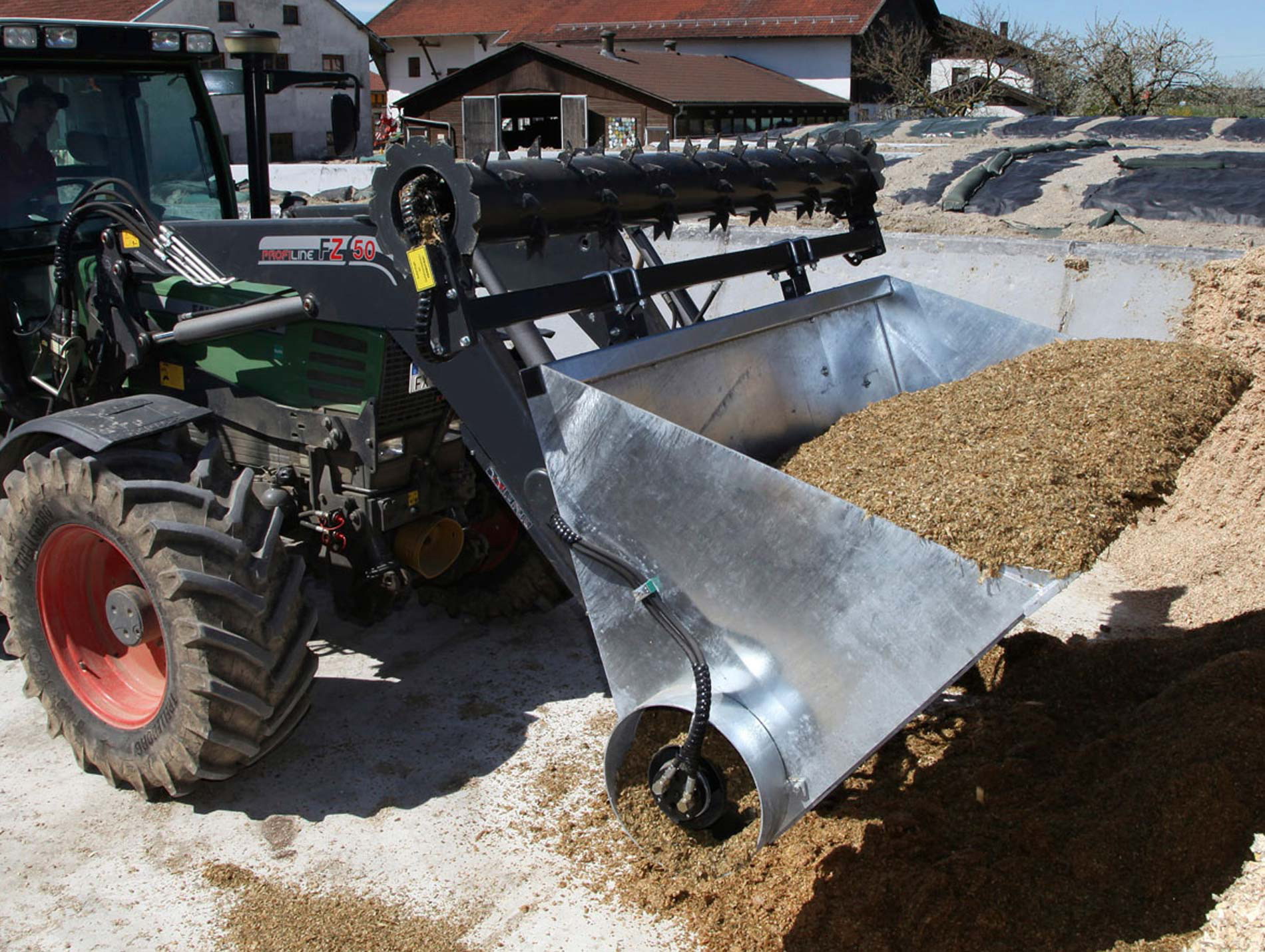 Godet distributeur EUROFARM galva 2,00m attelage euro