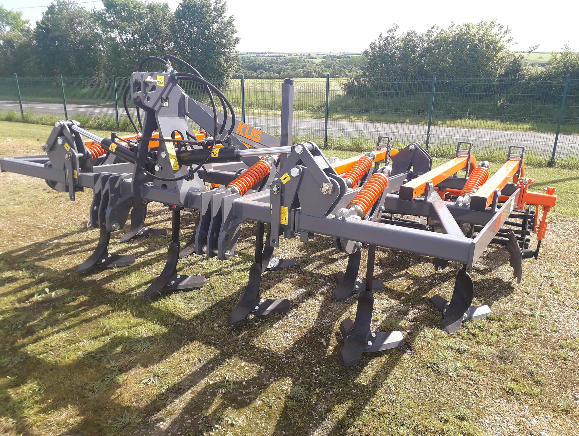 Déchaumeur à dents KUS 2,20m Sécu. ressort 5 dents 4 disques