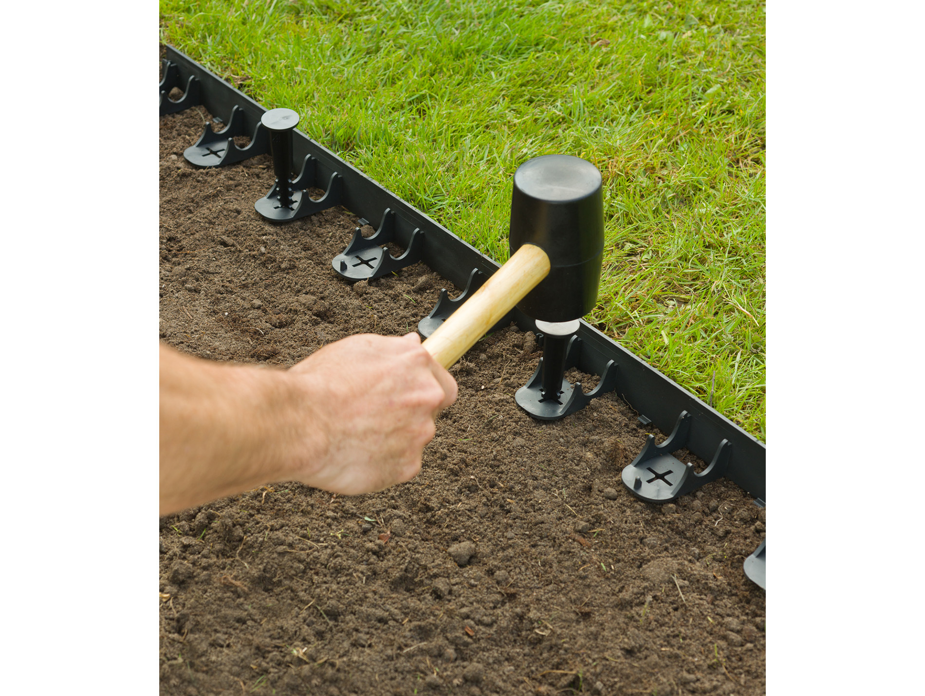 Bordure de jardin PE recyclé L100 x h4,5cm x4 + piquet x16