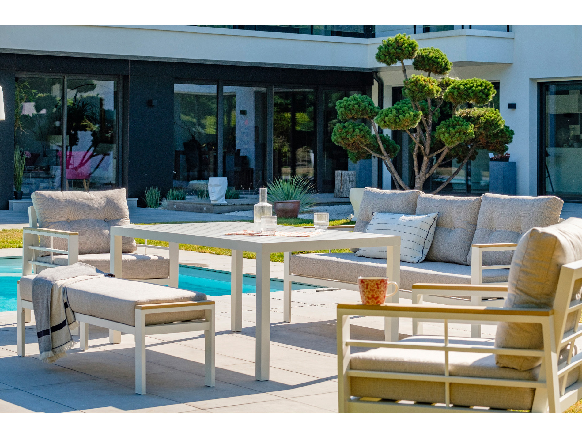 Salon de jardin bas aluminium DCB GARDEN Cayenne 8 places blanc